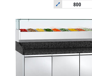 Z witryną chłodniczą nadstawną- szkło