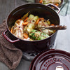 STAUB | LA COCOTTE – Cocotte – Ø 260 mm – żeliwo – kolor grenadynowy