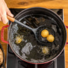 STAUB | Łyżka cedzakowa – 310 mm – silikon – czarna/drewniana