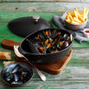 STAUB | SPECIALITIES – Garnek do małż – owalny – 250 mm – żeliwo – czarny