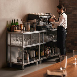 Barowy stół roboczy – stal nierdzewna – 1200 x 600 mm – z 4 półkami