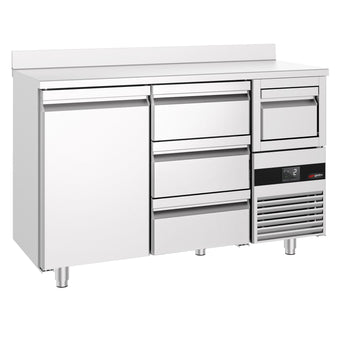 Stół chłodniczy barowy do napojów PREMIUM - 1580x600 mm - z 1 drzwiami, 3 szufladami, panelem tylnym & kołatką do kawy - Prime Gastro