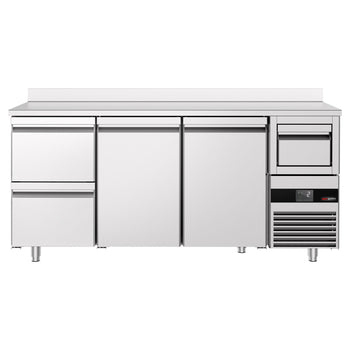 Stół chłodniczy barowy do napojów PREMIUM - 2130x600 mm - z 2 drzwiami, 2 szufladami, panelem tylnym & kołatką do kawy - Prime Gastro