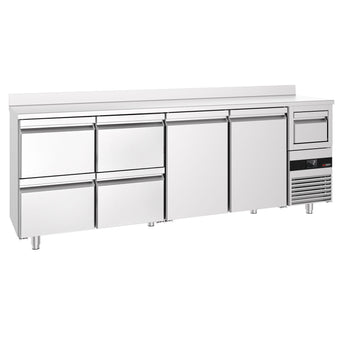 Stół chłodniczy barowy do napojów PREMIUM - 2690x600 mm - z 2 drzwiami, 4 szufladami, panelem tylnym & kołatką do kawy - Prime Gastro