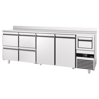 Stół chłodniczy barowy do napojów PREMIUM - 2690x600 mm - z 2 drzwiami, 4 szufladami, panelem tylnym & kołatką do kawy - Prime Gastro