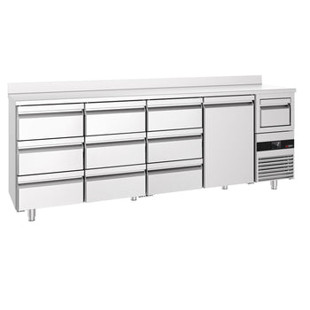 Stół chłodniczy barowy do napojów PREMIUM - 2690x600 mm - z 1 drzwiami, 9 szufladami, panelem tylnym & kołatką do kawy - Prime Gastro