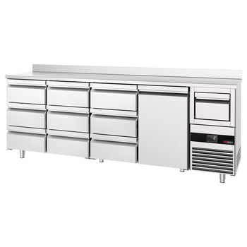 Stół chłodniczy barowy do napojów PREMIUM - 2690x600 mm - z 1 drzwiami, 9 szufladami, panelem tylnym & kołatką do kawy - Prime Gastro