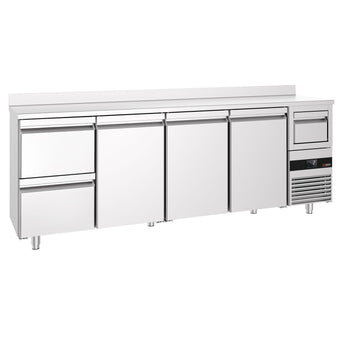 Stół chłodniczy barowy do napojów PREMIUM - 2690x600 mm - z 3 drzwiami, 2 szufladami, panelem tylnym & kołatką do kawy - Prime Gastro