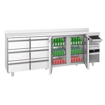 Stół chłodniczy barowy do napojów PREMIUM - 2690x600 mm - z 2 drzwiami, 6 szufladami, panelem tylnym & kołatką do kawy - Prime Gastro