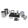 (10 szt.) Zestaw baristyczny - z dzbanuszki na mleko 350ml i 600ml, tamper 58mm, stojak na tamper, termometr do mleka, szczotka, 3 szablony, cyfrowy zegar - stal nierdzewna