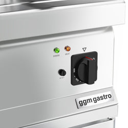 Płyta grillowa elektryczna - chromowana - 9kW - Gładka - Powierzchnia: 595x500mm - na podstawie z szafką - z szafką z 2 drzwiami