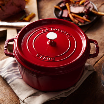 STAUB | LA COCOTTE - Cocotte - Ø 240mm - Żeliwo - Wiśniowa czerwona - Prime Gastro