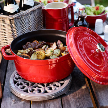 STAUB | LA COCOTTE - Cocotte - Ø 280mm - Żeliwo - Wiśniowa czerwona - Prime Gastro