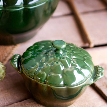 STAUB | CERAMIQUE - Cocotte- Kształt karczocha - Ø 130mm - ceramika - kolor bazyliowa zieleń - Prime Gastro