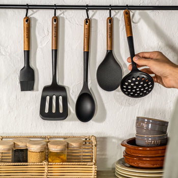 STAUB | Łopatka do patelni - 310 mm - silikonowa - czarna - Prime Gastro