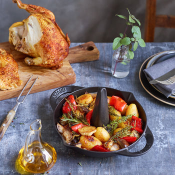 STAUB | SPECIALITIES - Brytfanna do kurczaka - Ø 240mm - Żeliwo - Prime Gastro