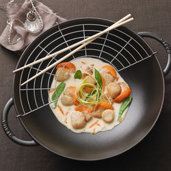 STAUB | SPECIALITIES - Wok ze szklaną pokrywą - Ø 370mm - Żeliwo - Czarny