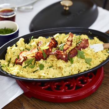 STAUB | SPECIALITIES - Forma do zapiekania z pokrywką - owalna - 310mm - żeliwna - czarna - Prime Gastro