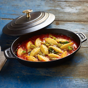 STAUB | SPECIALITIES - Forma do zapiekania z pokrywką - owalna - 230mm - żeliwna - czarna - Prime Gastro