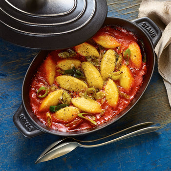 STAUB | SPECIALITIES - Forma do zapiekania z pokrywką - owalna - 230mm - żeliwna - czarna - Prime Gastro