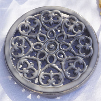 STAUB | SERVING - podkładka pod garnek Lilia - 230mm - Żeliwo - Grafitowy szary - Prime Gastro