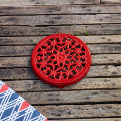 STAUB | SERVING - podkładka pod garnek Lilia - 230mm - Żeliwo - Wiśniowa czerwień