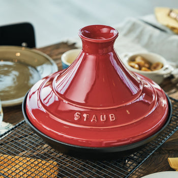 STAUB | SPECIALITIES - Tażin - Ø 280mm - Żeliwo - Wiśniowa czerwień - Prime Gastro