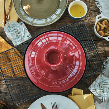 STAUB | SPECIALITIES - Tażin - Ø 280mm - Żeliwo - Wiśniowa czerwień - Prime Gastro