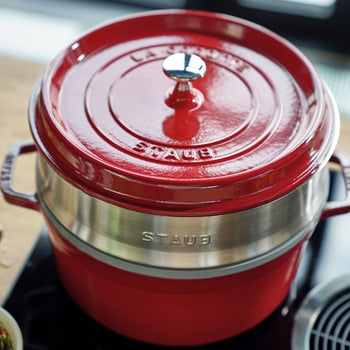 STAUB | LA COCOTTE - Cocotte z wkładem do gotowania na parze - Ø 260 mm - Żeliwo - Wiśniowa czerwień - Prime Gastro