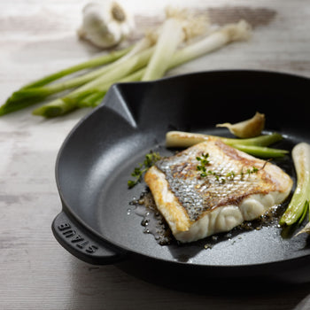 STAUB | PATELNIA - Patelnia do smażenia z wylewką - Ø 260mm - Żeliwo - Prime Gastro