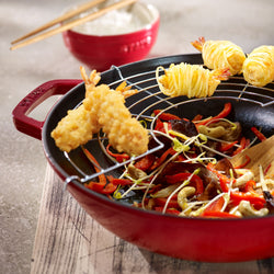 STAUB | SPECIALITIES - Wok ze szklaną pokrywą - Ø 300mm - Żeliwo - Wiśniowy czerwony