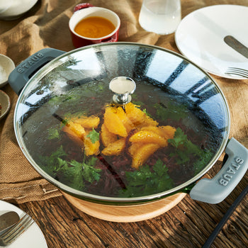 STAUB | SPECIALITIES - Wok ze szklaną pokrywą - Ø 300mm - Żeliwo - Bazyliowa zieleń - Prime Gastro