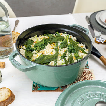 STAUB | LA COCOTTE - Cocotte - Ø 260mm - Żeliwo - kolor szałwiowy - Prime Gastro