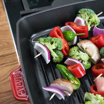 STAUB | PATELNIE GRILLOWE - American Grill - 260x260mm - Żeliwo - Wiśniowa czerwień - Prime Gastro