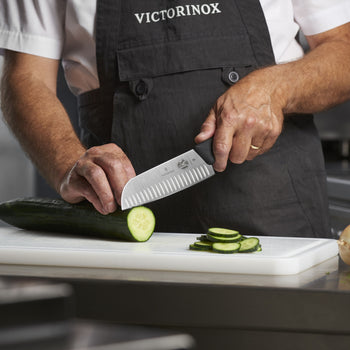 VICTORINOX | FIBROX - Santoku ze żłobieniami - Ostrze: 170 mm - Prime Gastro
