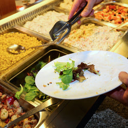 Stół sałatkowy Premium PLUS - 978 mm - 2 drzwi - Wlot na pojemniki GN