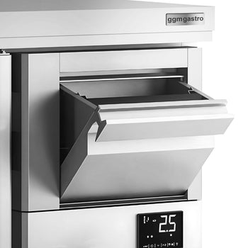 Stół chłodniczy barowy do napojów Premium PLUS - 2450x600 mm - z 4 drzwiami, panelem tylnym & kołatką do kawy - Prime Gastro