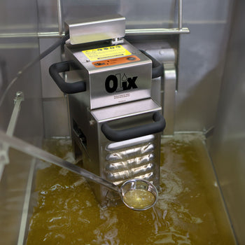 OLIX | M Przenośne urządzenie filtrujące oleju do smażenia - 60 litrów/minutę - do frytownic o pojemności maks. 20 litrów - Prime Gastro