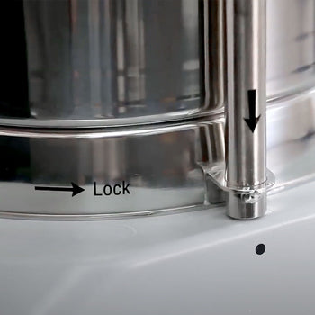 Elektryczna kompaktowa krajalnica do warzyw - 735 W - włącznie z 4 tarczami do krojenia/tarcia i przystawką do krojenia - Prime Gastro