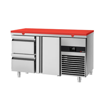 Stół chłodniczy PREMIUM - 1400x700 mm - z 1 drzwiami i 2 szufladami - włącznie z deską do krojenia w kolorze czerwonym - Prime Gastro