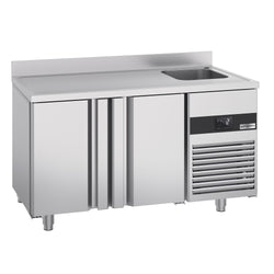Stół chłodniczy PREMIUM - 1430x700 mm - z 2 drzwiami, 1 zlewem po prawej stronie & panelem tylnym