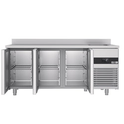 Stół chłodniczy PREMIUM - 1900x700 mm - z 3 drzwiami, 1 zlewem po prawej stronie & panelem tylnym