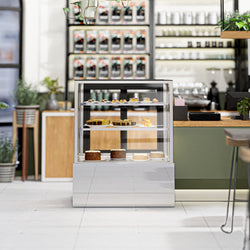 Witryny ekspozycyjne na ciasta - 900 mm - z oświetleniem LED - 2 półki