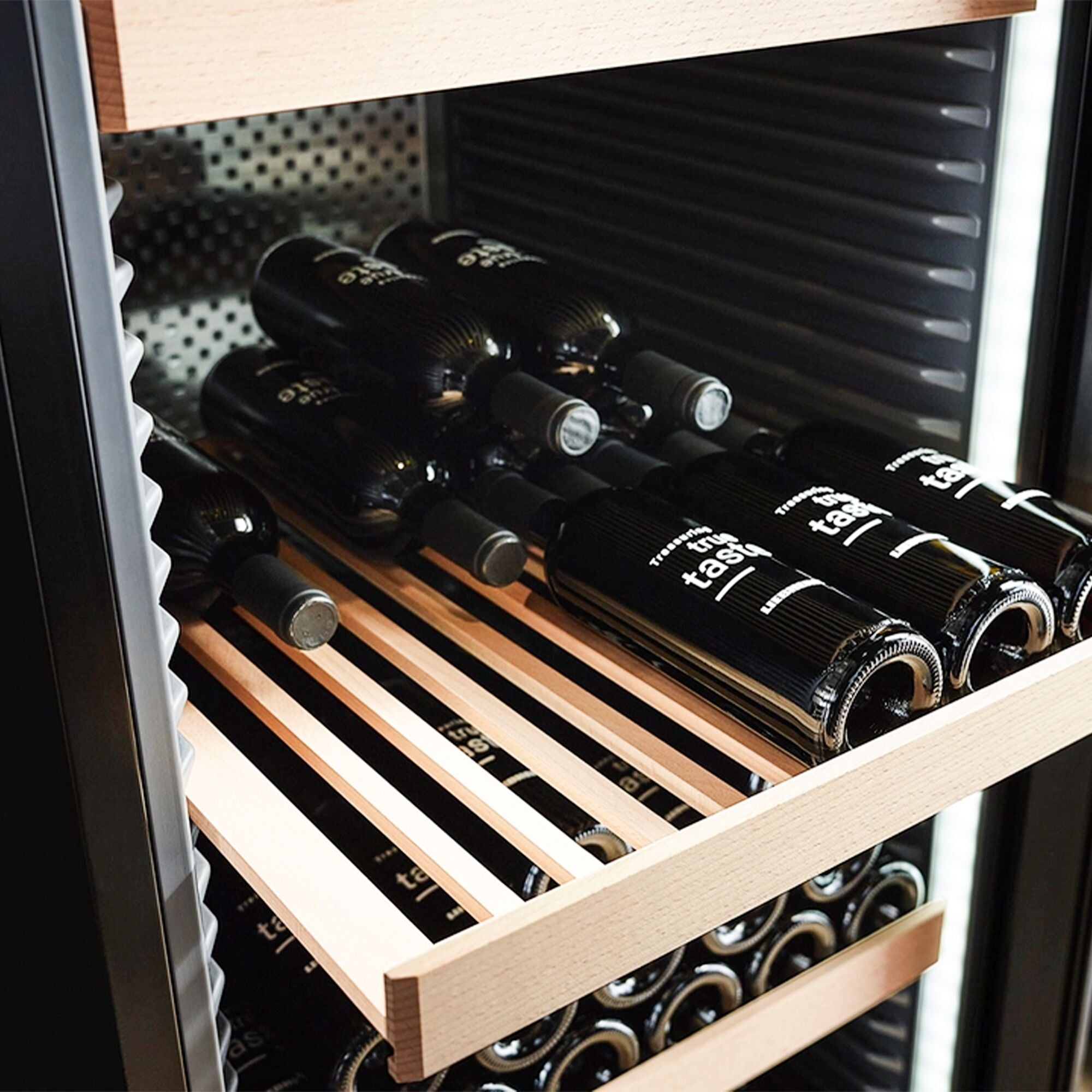 Liebherr-_wine_room_1