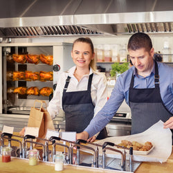 Gazowy mini grill do kurczaka - 4,4 kW - z 2 szpikulcami dla maksymalnie 6 kurczaków