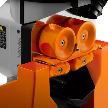 Elektryczna sokowirówka do owoców - z chłodzeniem, automatycznym podawaniem owoców, przechowywaniem soku, trybem czyszczenia i stojakiem - srebrna - Prime Gastro