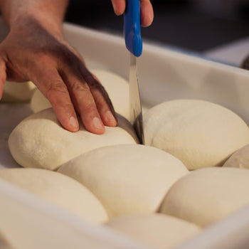 Trójkątna skrobaczka do pizzy - Prime Gastro