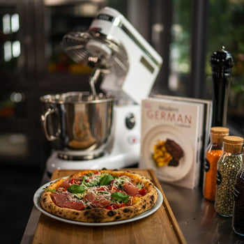 Mikser planetarny - 7 litrów - 330 W - włącznie z 3 nasadkami mieszającymi - Prime Gastro