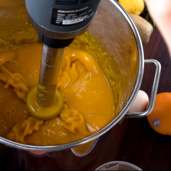 Blender ręczny włącznie z ramieniem miksującym 300 mm i trzepaczką - 650 W - płynna regulacja prędkości - Prime Gastro