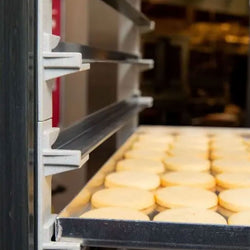 CAMBRO | CAMSHELVING® Wózek na 9 pojemników GN 2/1